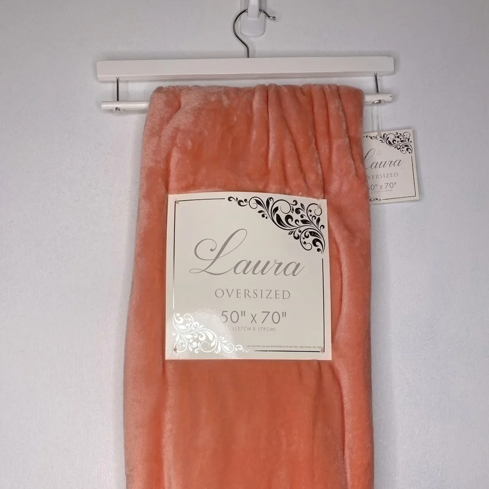 NWT LAURA BARBIE PINK OVERSIZED THROW BLANKET WITH FRINGE 50” x 70”
